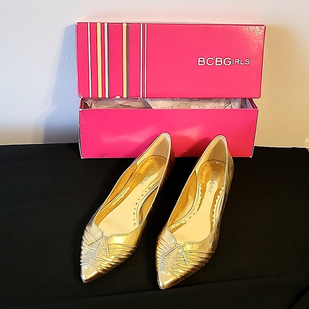 NWT!  BCBGIRLS Pointed Gold Metallic Flats in ORIGINAL BOX - Picture 2 of 9